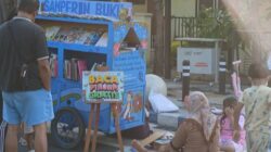 Samperin Buku Jombang, Menghadirkan Ruang Literasi Gratis dengan Gerobak Buku dan Permainan Edukatif